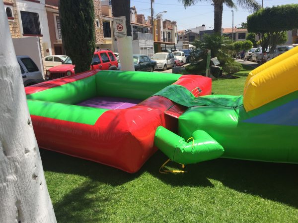 Inflable con rampa de colore